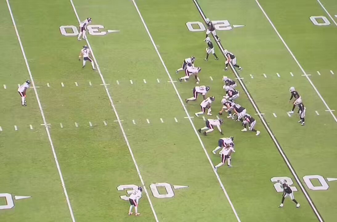Bears. 

Kevin Byard — 2 INTs vs. Geno Smith (from invert coverages). 

Show pressure/move late. And close the window to the in-breaker here. 