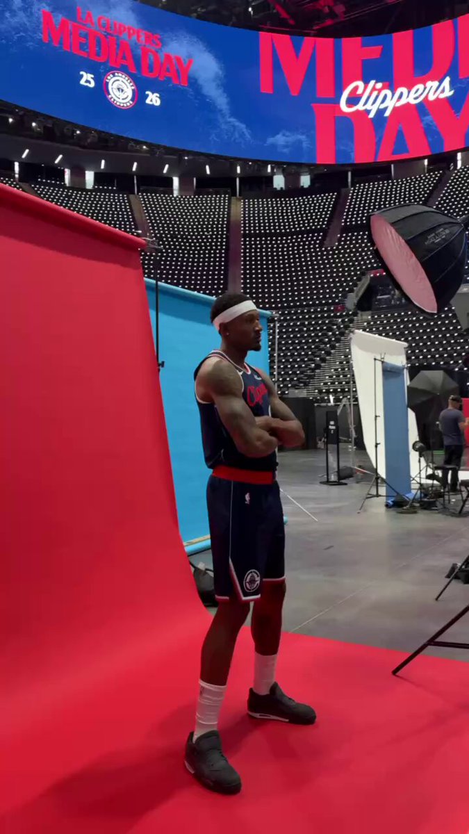 New year... new uniform 🫡

Your first look at @RealDealBeal23 on the Clippers as he enters Year 14! 