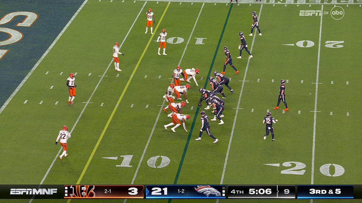 The Rookie RJ Harvey into the end zone ✅ 