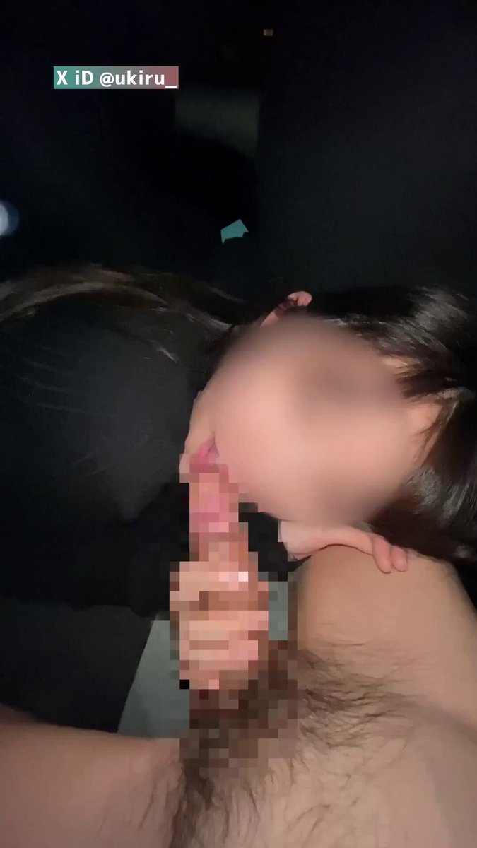 車の中で初対面の男に対してねっとりしたフェラを披露する女の子