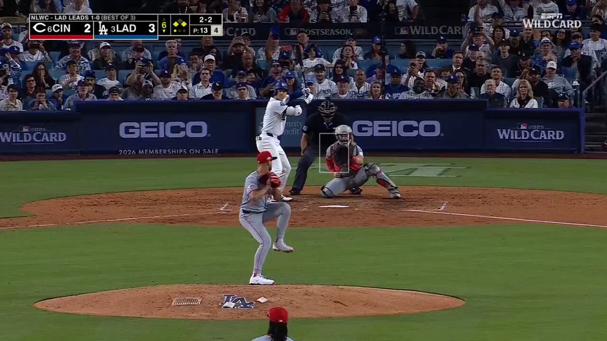 Shohei Ohtani extends the @Dodgers lead! #Postseason 