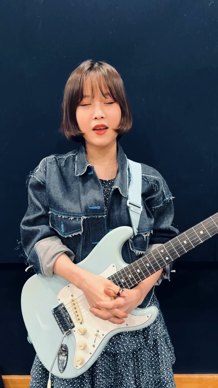 ✰新しく写真を追加しました✨【生産終了品】美品／Fender Montery Fender FSR Made in Japan Hybrid Ⅱ Stratocaster Transparent