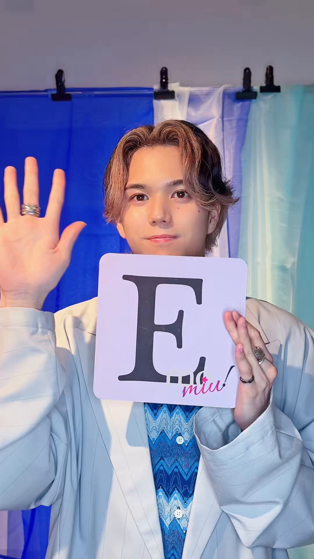 眉毛っち メキシコの女優さんらしいんだけど、 眉毛が気になって話が入っ