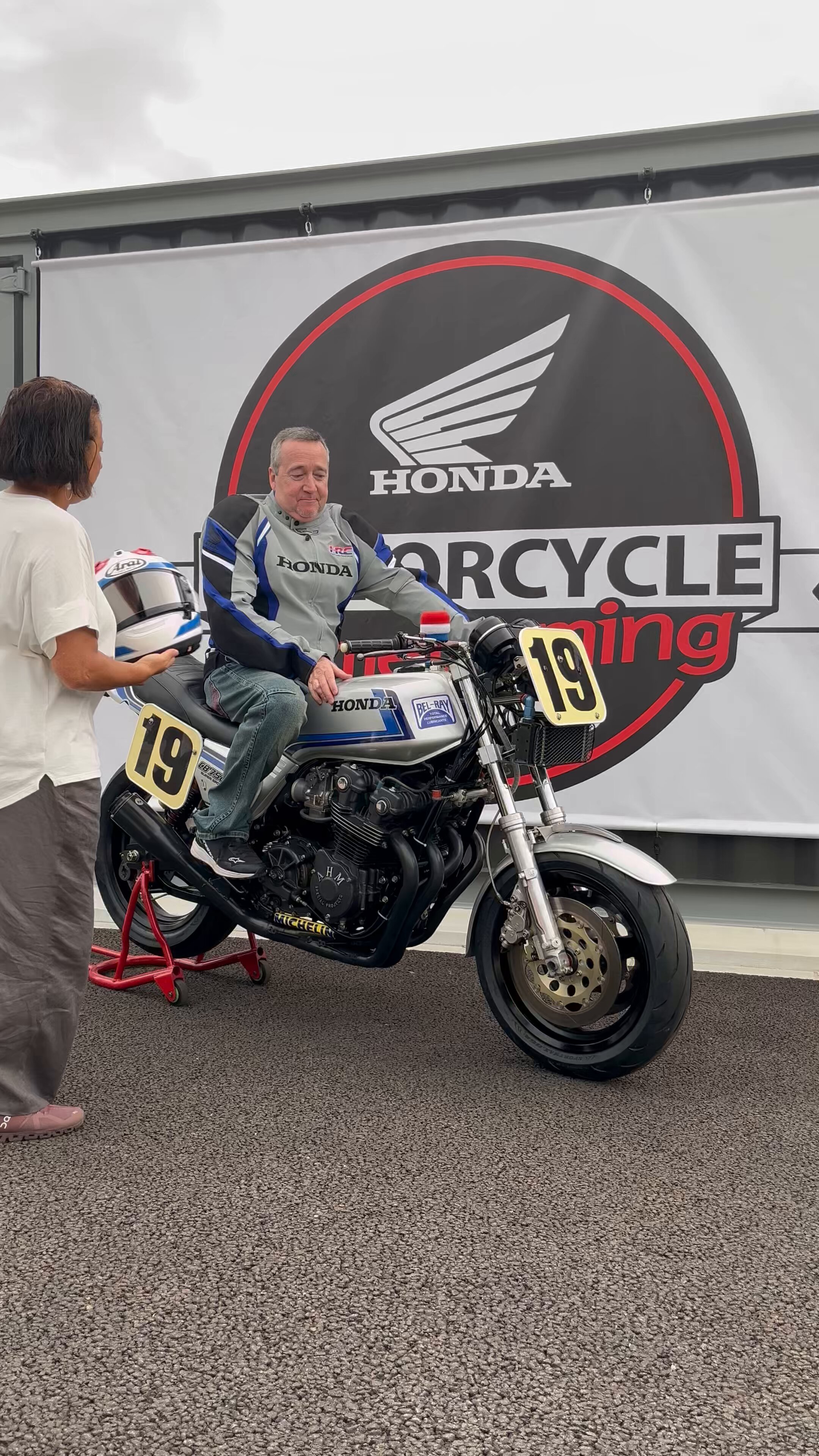 もり様 ついに森純太シグネチャーモデルの発売になった。 マーシャルで