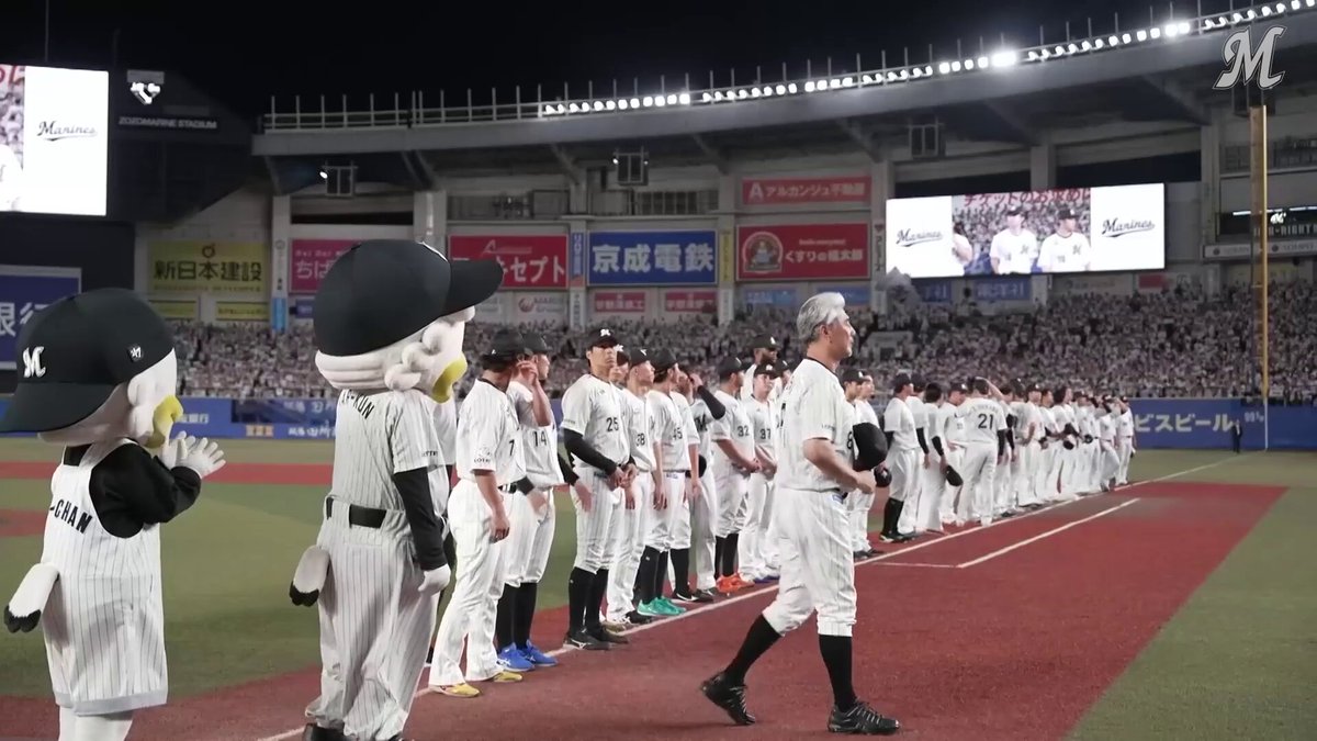 今季限りで退任する #吉井理人 監督へ、選手から花束が贈呈されました