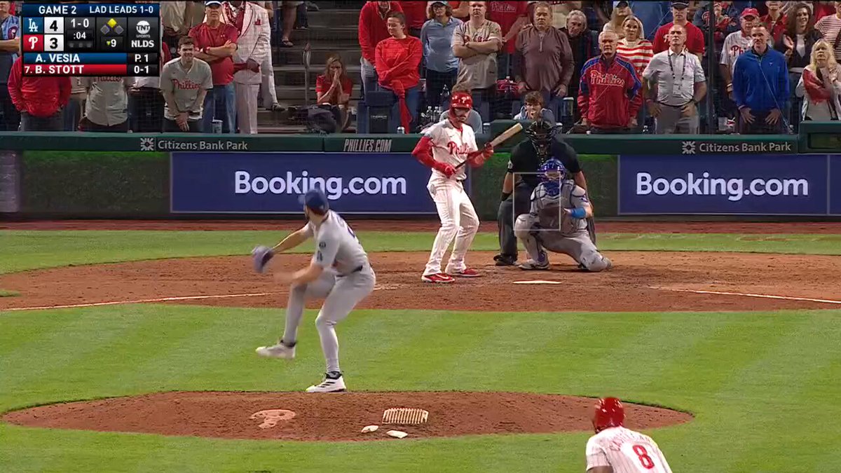 The Dodgers cut down the potential tying run at third base! #NLDS 