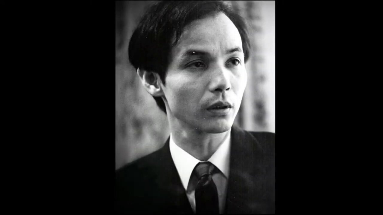 武満徹　1930 武満徹 ← 1930 … ∞(著 : 武満徹 ; デザイン : 粟津潔