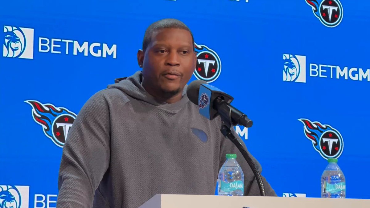 Dennard Wilson explains an improving pass rush. #Titans 