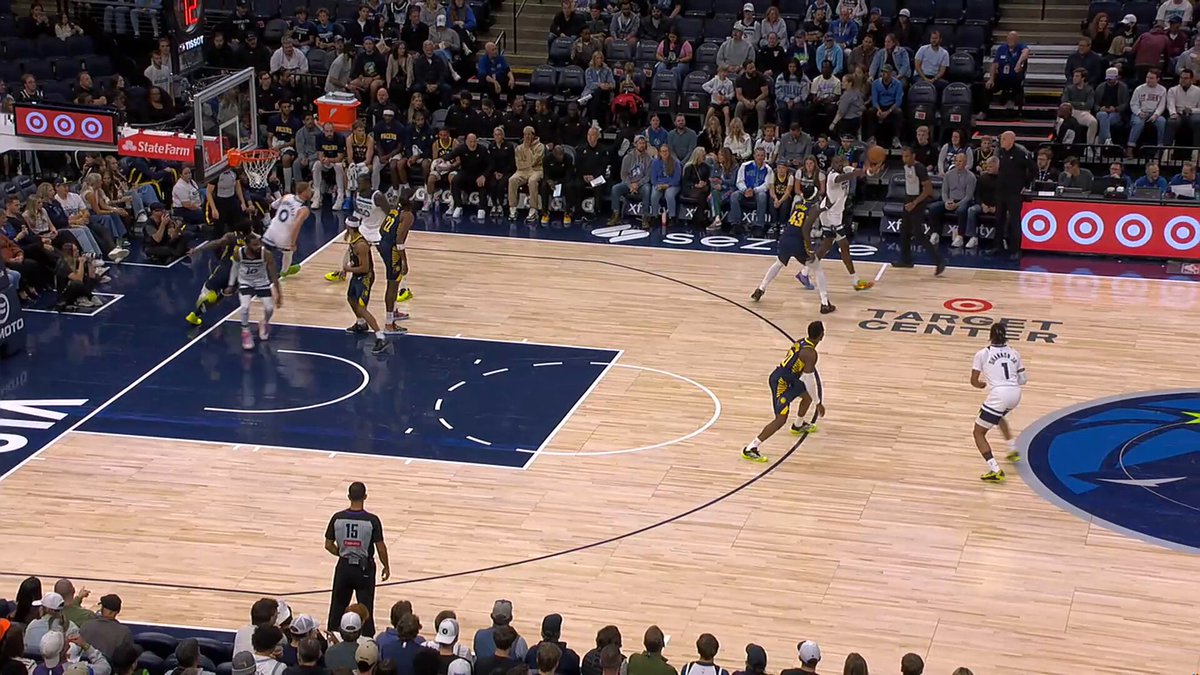 Siakam to Nembhard to Mauthrin.

Another CRAZY layup by Benn 🤯 