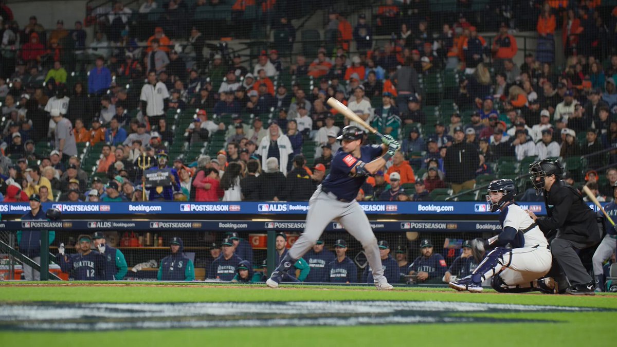 Cal Raleigh adds a #Postseason homer to his historic 2025 season!

(MLB x @CitizenWatchUS) 