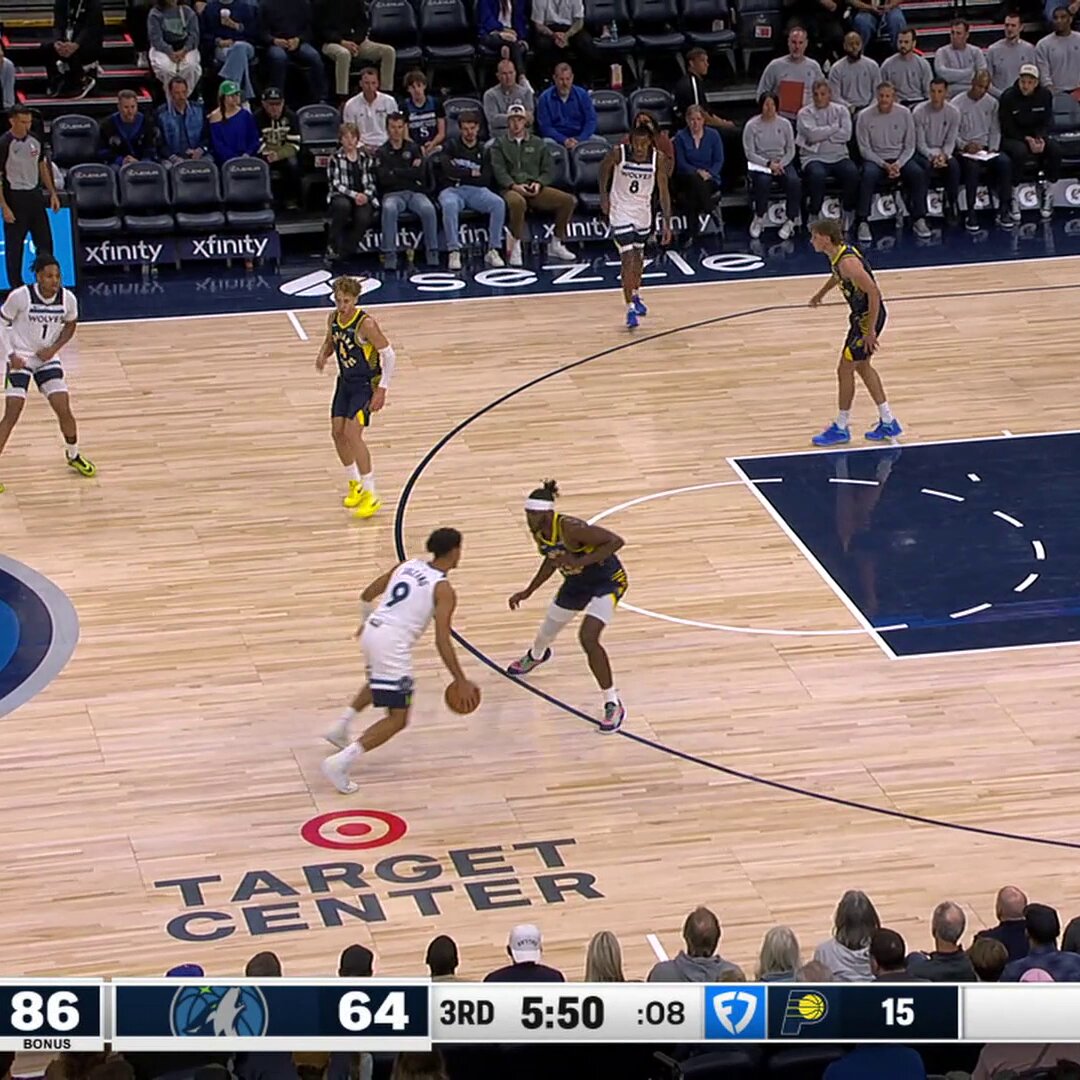 CLEAR. THE. RUNWAYS.

Johnny Furphy with the fastbreak slam ✈️ 