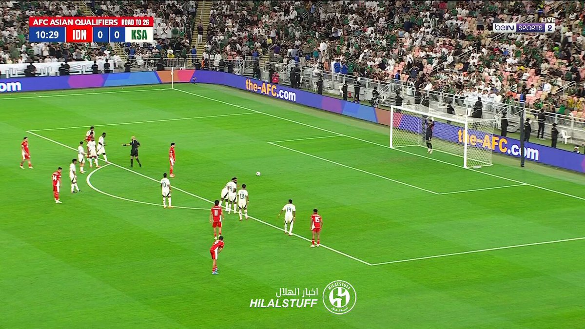 هدف من ركلة جزاء لمنتخب إندونسيا في شباك الأخضر #السعودية_إندونيسيا 