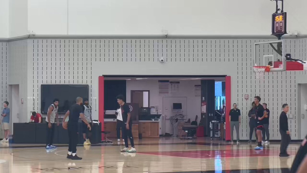 Alexander-Walker, Johnson, Toppin, Daniels in a post-practice game of king of the hill. 