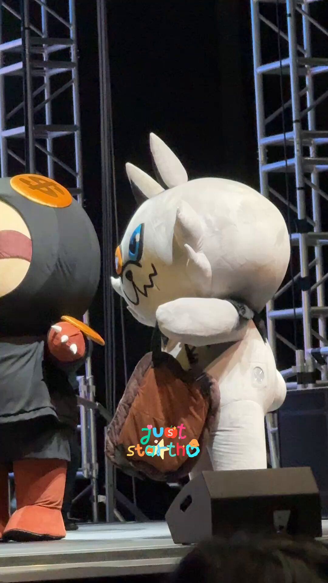 うな様 星乃夢奈×Lumiere”の振袖-紺｜成人記念の新作振袖ご紹介