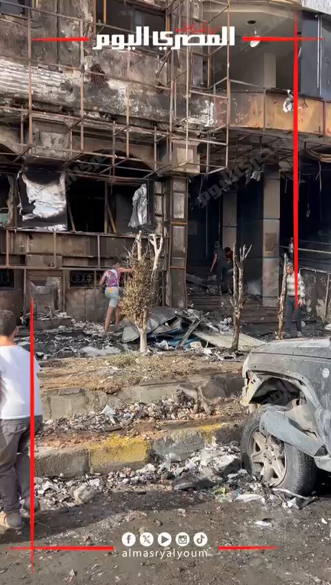 تفحم 3 سيارات وحريق 12 طابق.. آثار حريق مستشفى خاص بكرموز في الإسكندرية. تصوير: آلاء محمود 