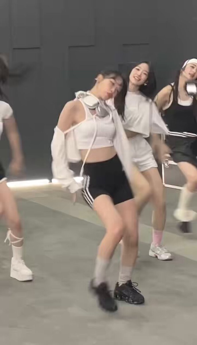 Video oleh @chaewon_hourl