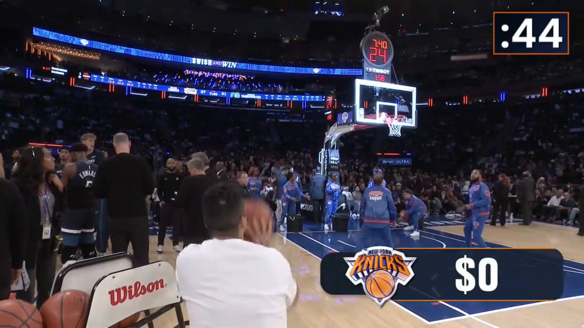 MIN's Ant Edwards really trying to help this NYK fan w/ his shot & use his legs.... #nba #NewYorkForever #porvida 
