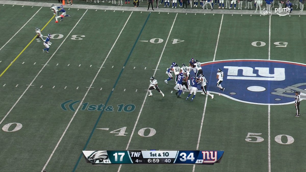 Giants defense force a fumble!

NYG is firing on all cylinders 🔥

(via: @NFL)


