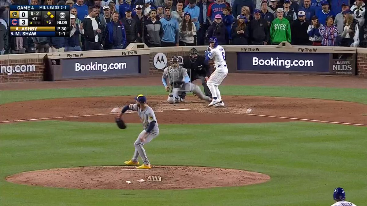 Matt Shaw pokes one to center to extend the @Cubs lead 💪 