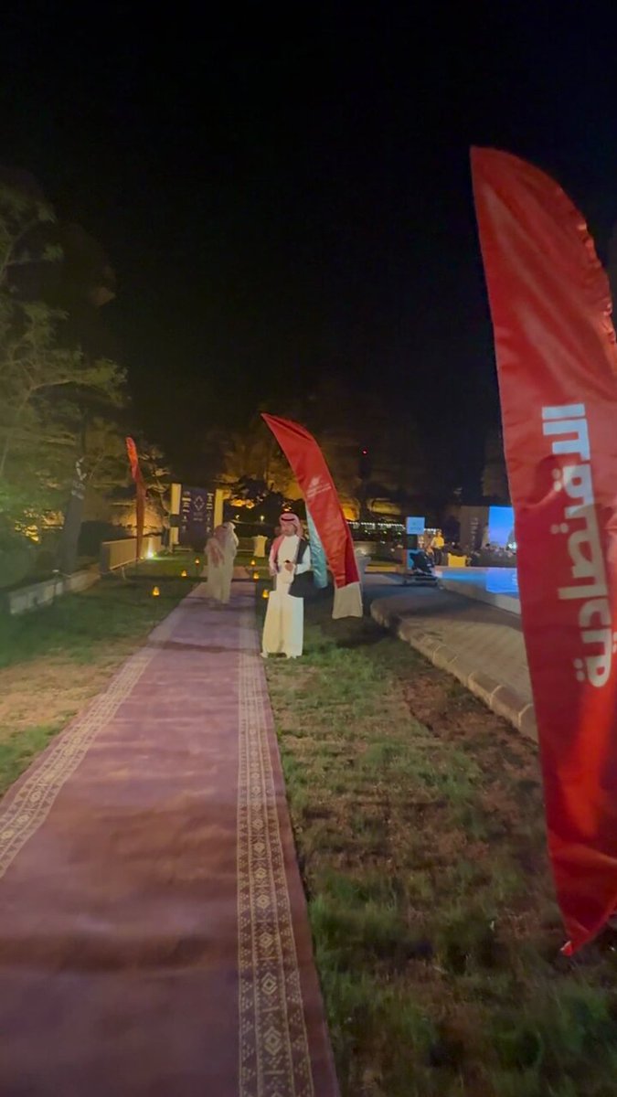 لماذا تفشل بعض مشاريع المقاهي سريعا، وأيهما سيتفوق خلال 5 أعوام "التقليدية أم السحابية"؟ .. الاقتصادية تسأل مستثمرين في #إيليت_العلا 