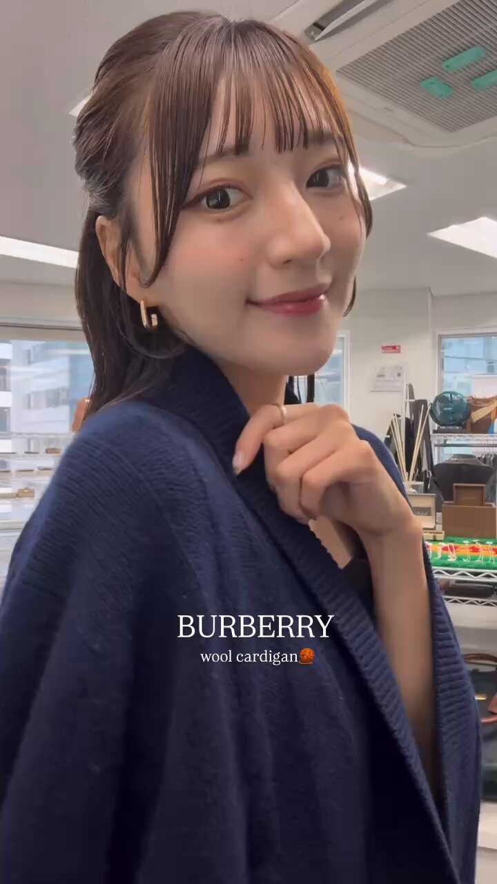 バーバリーズ 金ボタン カシミヤ混 ケーブル編み カーディガン 黒 ホース刺繍 バーバリーズ 金ボタン カシミヤ混 ケーブル編み カーディガン