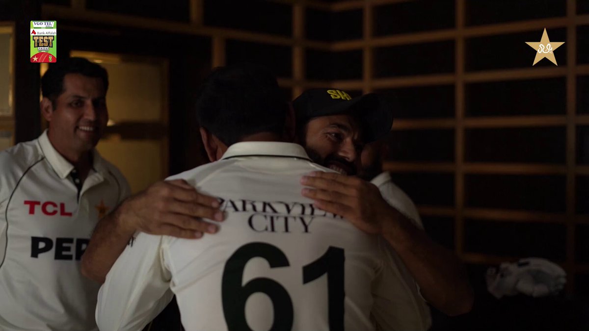 PAKISTAN TEAM IN THE BROADCAST Picture