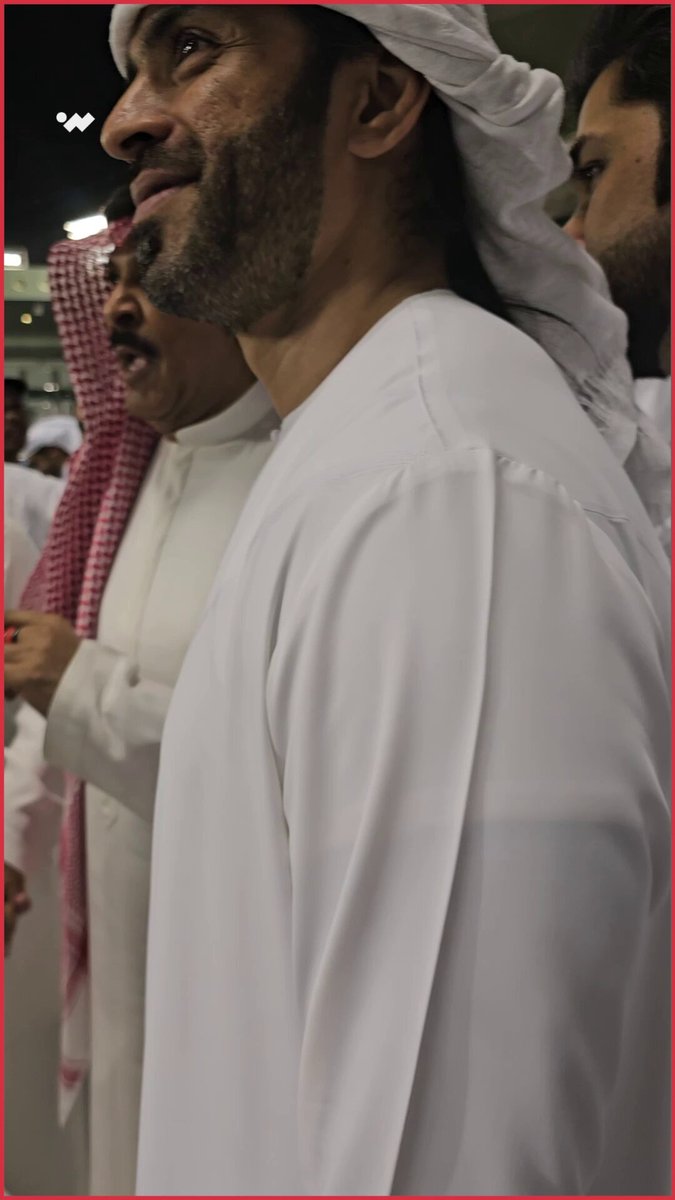 السعادة تغمر الفنان الإماراتي عبد الله بالخير، بعد فوز منتخب بلده على عمان. عبد الله بالخير عبر عن سعادته بأغنية جميلة 