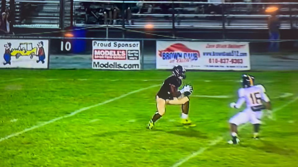 Watching the @saquon doc on @PrimeVideo … This block on his high school highlight!!! Holy sh*t!!! 