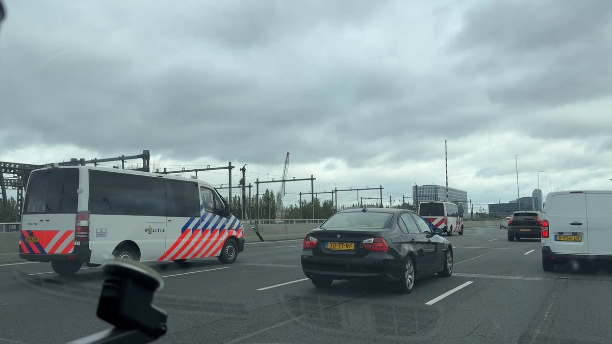 Politie onderweg naar demonstratie Museumplein Amsterdam