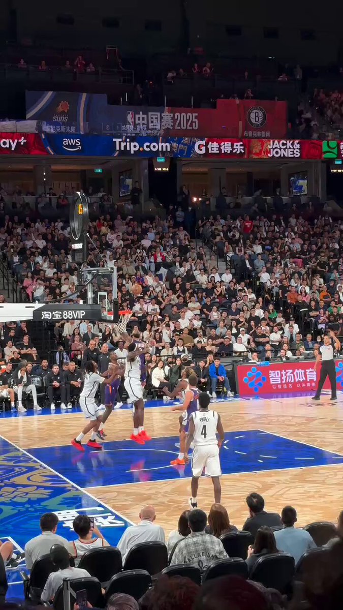 Jordan Goodwin beats the buzzer 🚨 