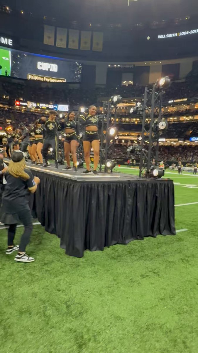 A sight that never gets old: @LanceMoore16 dancing in the Dome during the @NEWCUPID halftime show 😂 