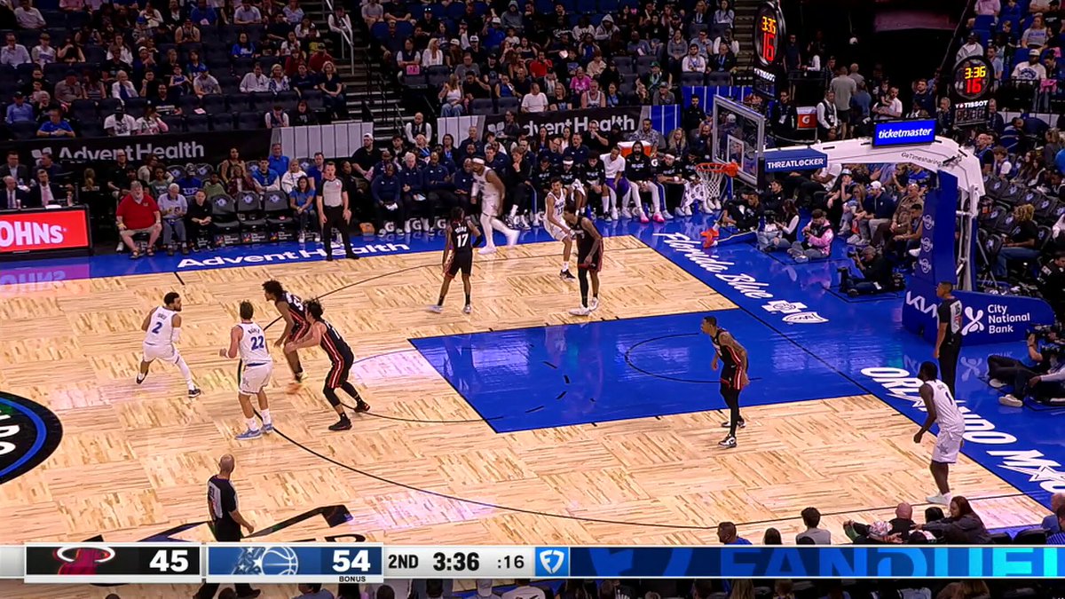 Franz Wagner drive.
Franz Wagner score.

He's got 13 of his 17 points in the 2Q 🔥 