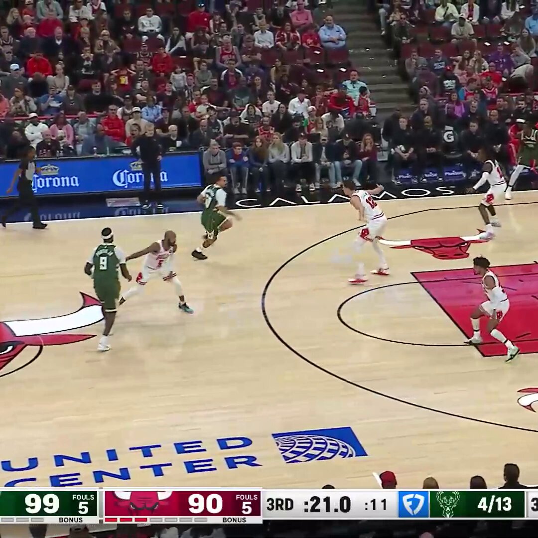 Corner Kuz!

He's got 16 points on 50% shooting. 