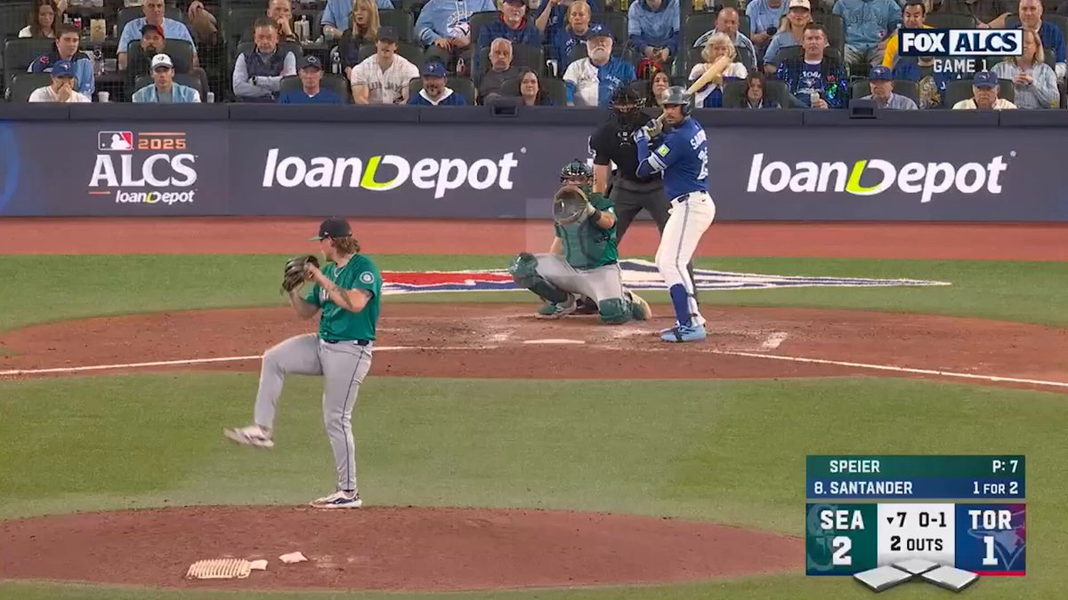 Randy Arozarena makes a great snag to end the 7th inning! #ALCS 