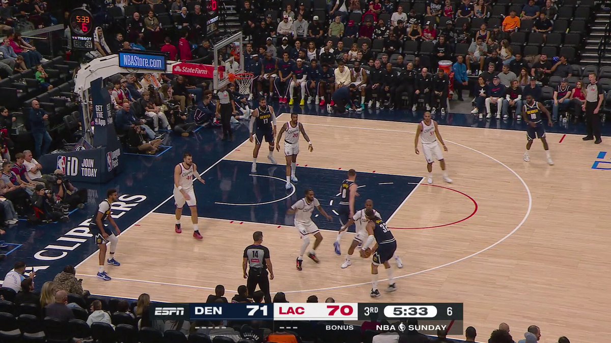 Aaron Gordon stepback... CASH 💸

Nuggets have a 3-point lead in the 3Q on ESPN! 