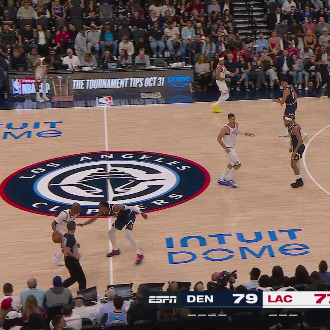 CP3's first bucket as a Clipper at @IntuitDome 🪣 