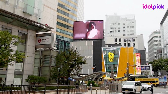 롯데에비뉴엘 맞은편