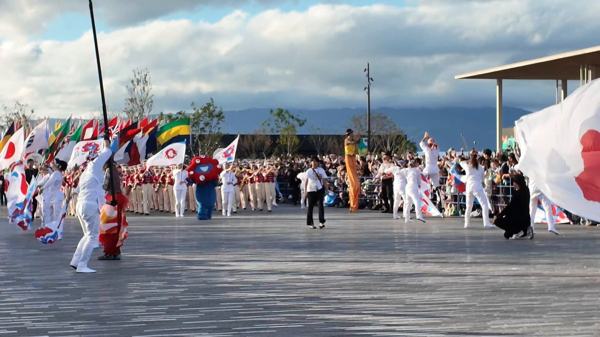 16時から始まった大阪・関西万博の閉幕日「フラッグパレード