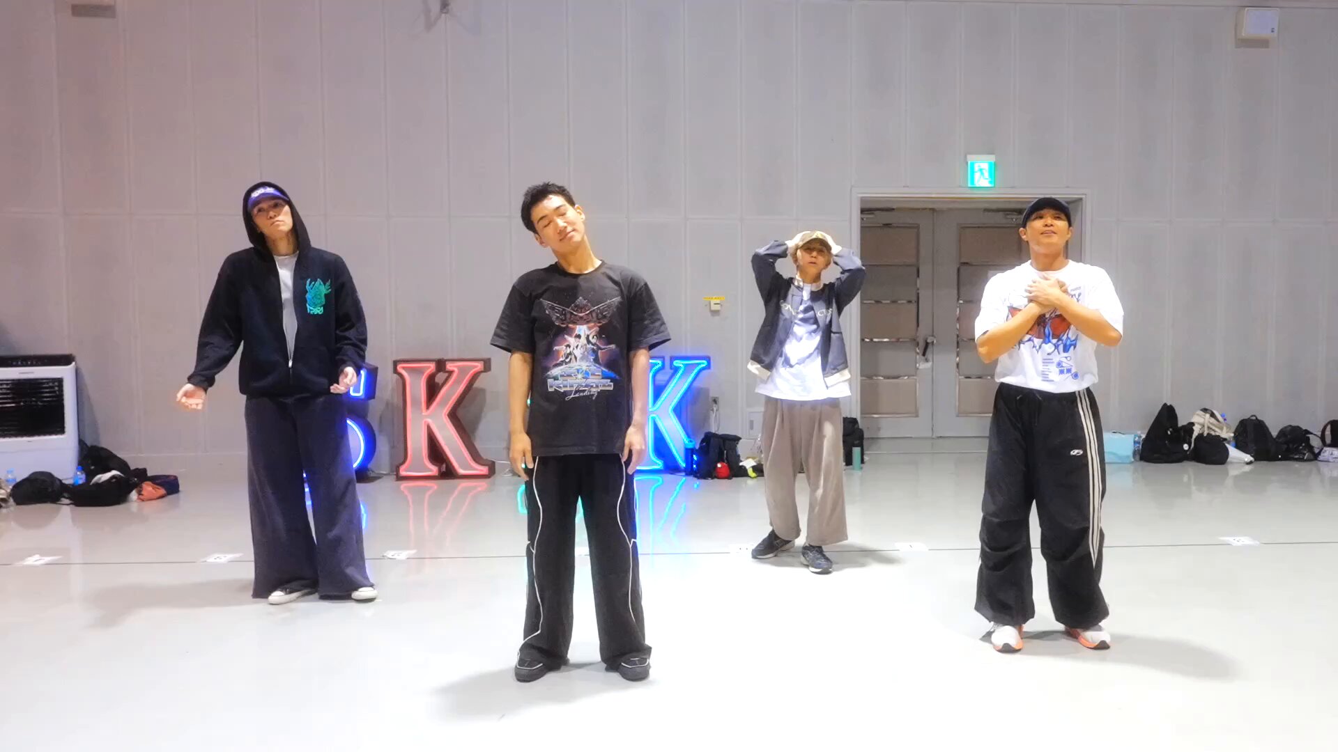 s**t kingz　シットキングス　みんなで歓談しテーシャツ（S）　新品未開封 早い者勝ち!】新品 s**t kingz シットキングス Tシャツの通販 by