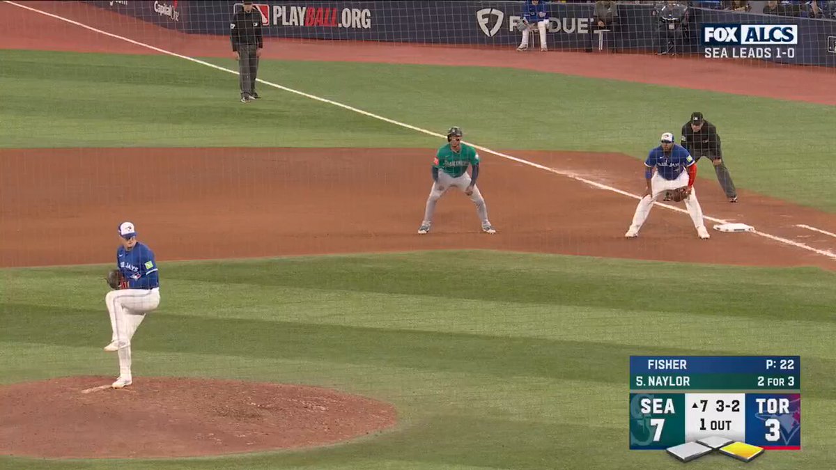 JOSH NAYLOR CLEARS THE WALL! #ALCS 