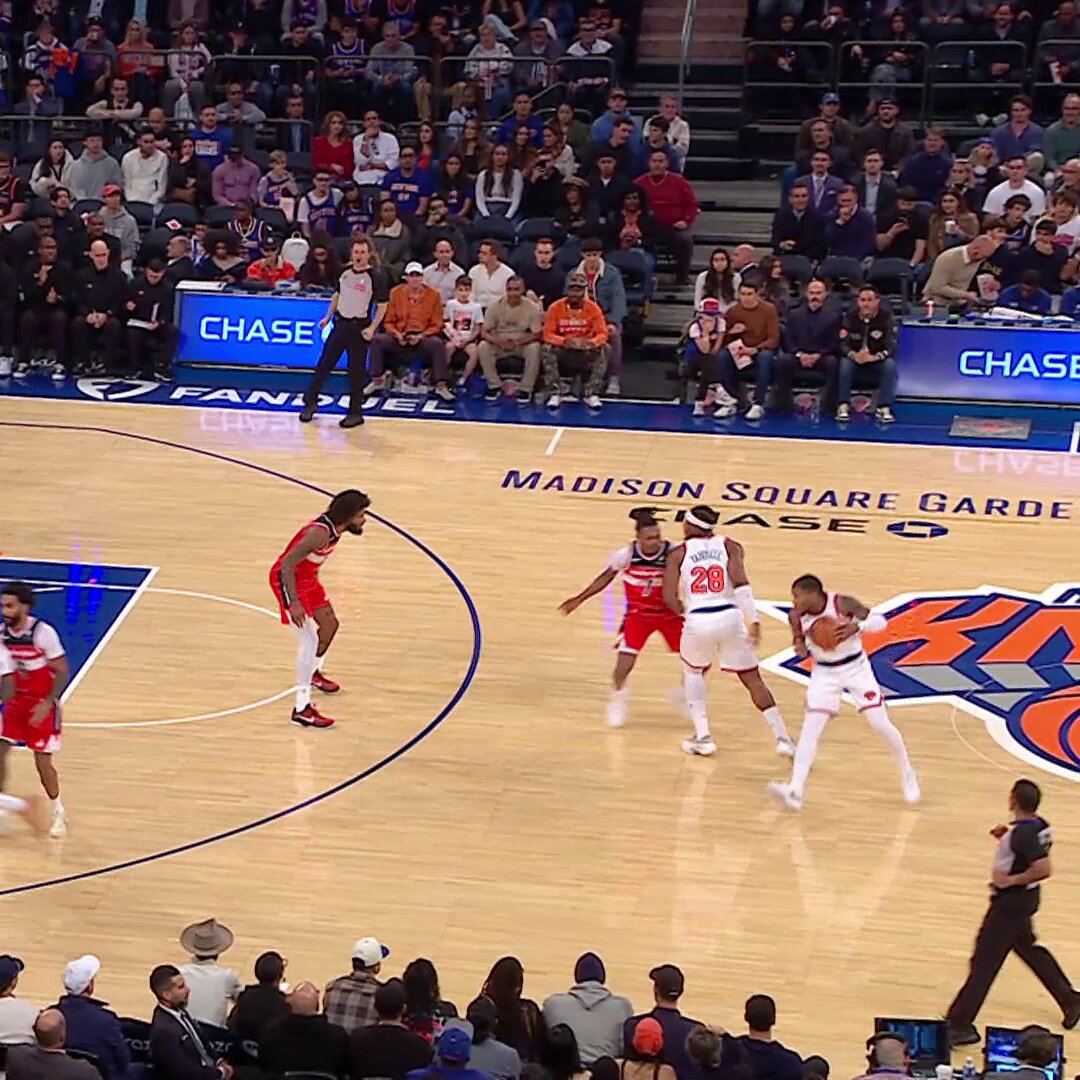 Left corner SPLASH.
Right corner SPLASH.

Pacôme Dadiet knocks down back-to-back triples 👌

Knicks seeking their fourth straight win in the preseason! 