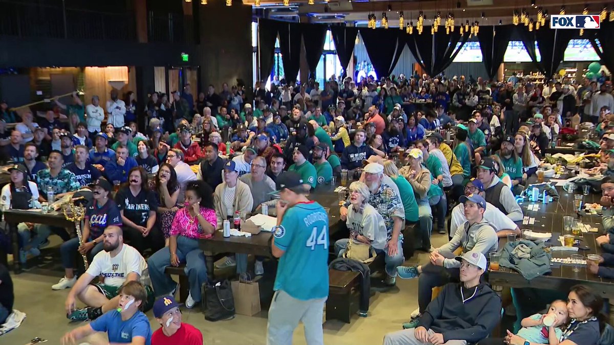 The watch party in Victory Hall was going CRAZY during the @Mariners win 🎉 