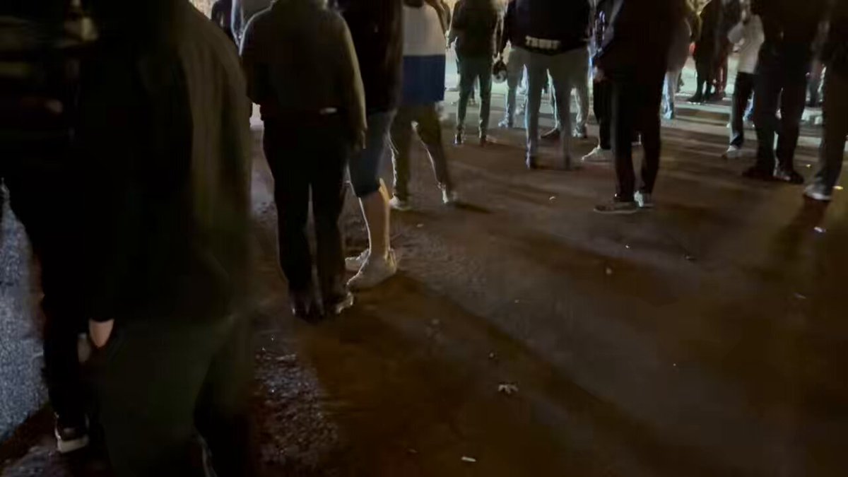 Grimmig AZC-protest door vuurwerk in Uithoorn