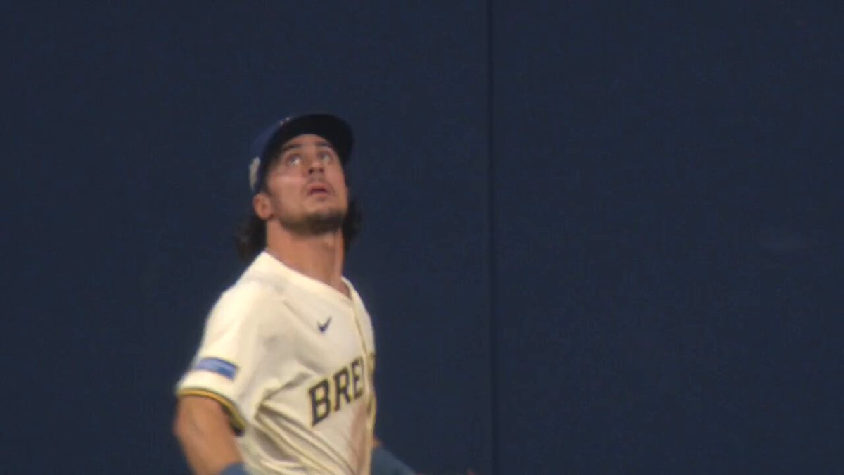 Max Muncy got just enough #NLCS  