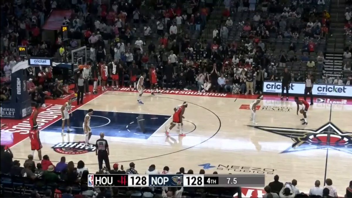 Aaron Holiday with the potential game-winner? 