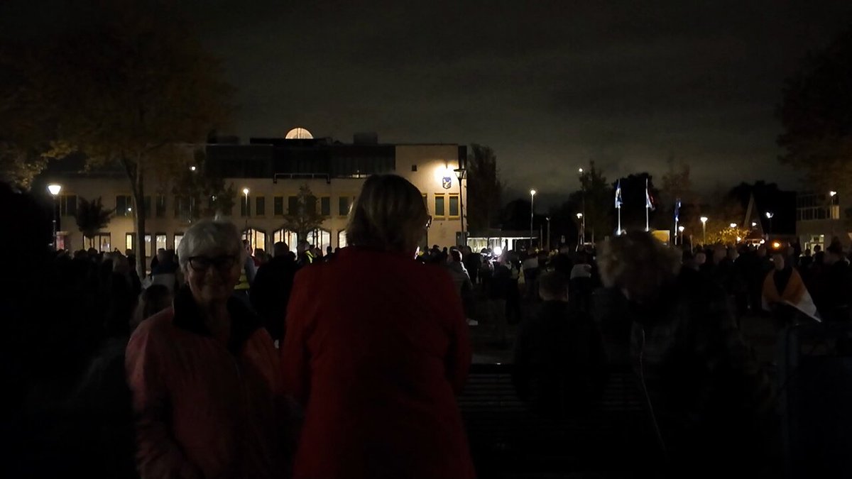 Onrust tijdens demonstratie tegen AZC in Uithoorn