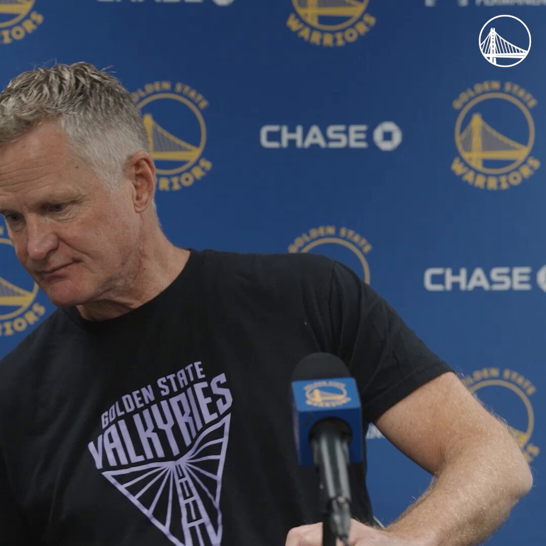 Prior to last night's game, Coach Kerr congratulated Golden State's 2024-25 team members of the year for their incredible contributions to the franchise. 