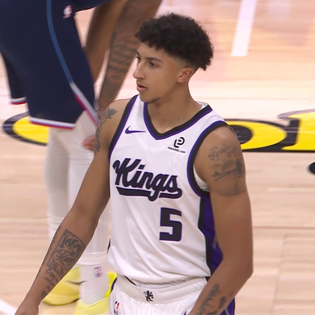 Kings fans were LOVING when rookie Nique Clifford checked into the game 🐶🤣 