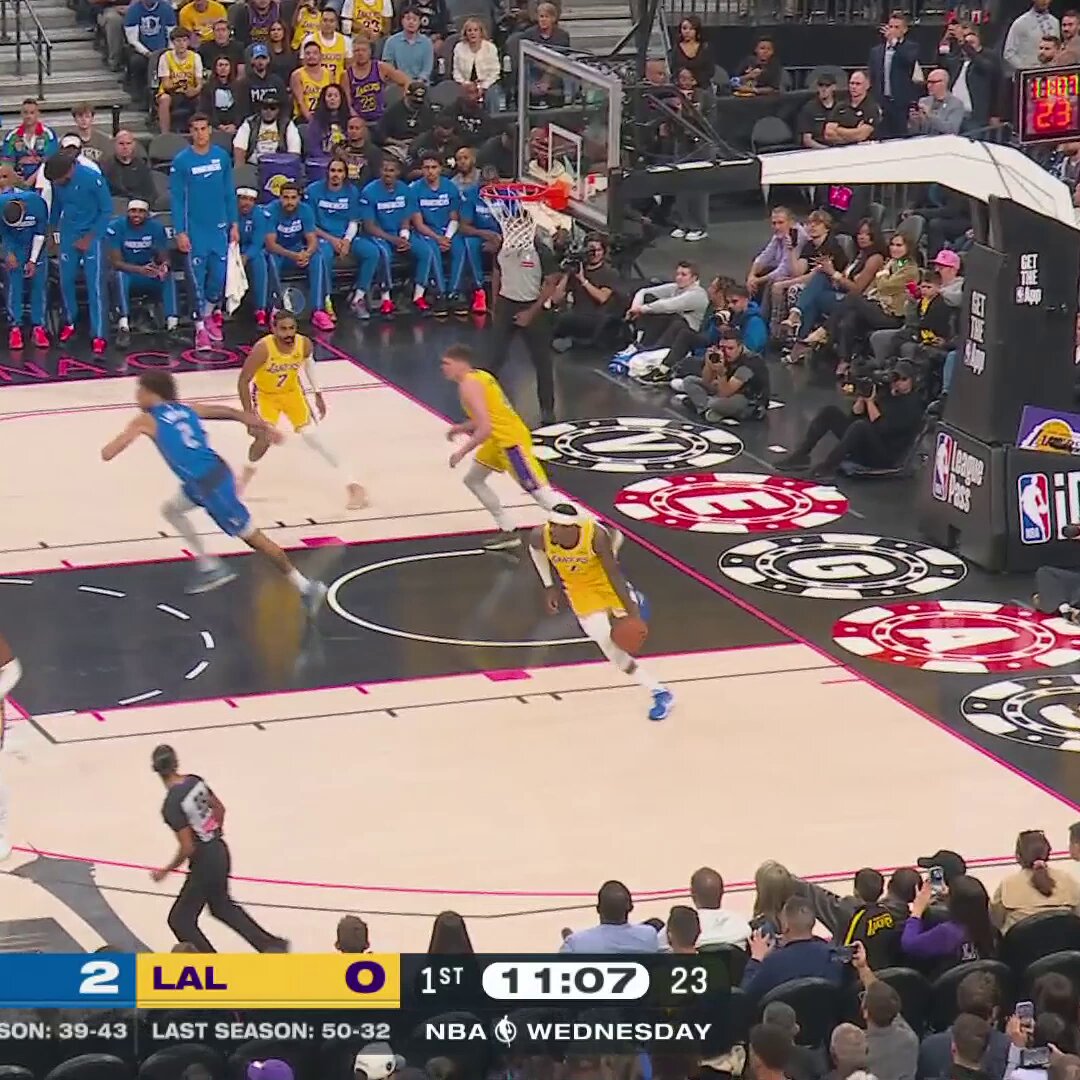 GABE VINCENT IS ON FIRE 🔥

He starts 5-5 from outside & has 18 PTS in just 5 minutes on ESPN 🤯 