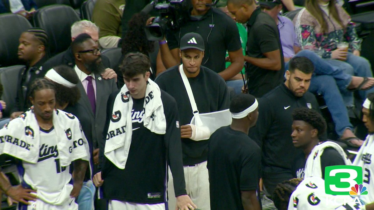 Fresh off surgery to repair the UCL in his left thumb, and an agreement for a contract extension, Keegan Murray is back with the Kings tonight with his arm in a sling. 

Kings down 20 to the Clippers at the half in Sacramento's 3rd test of the preseason. 
